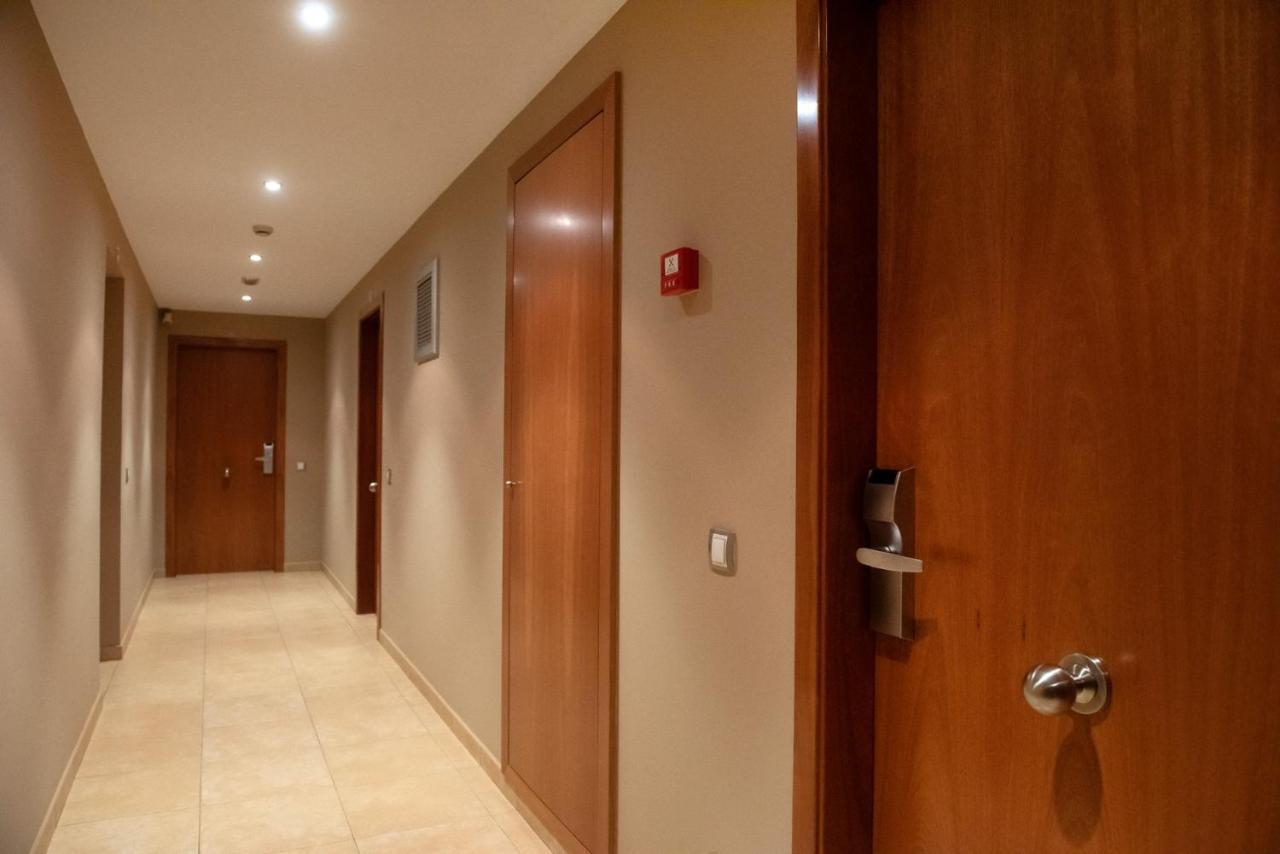 Aparthotel Iceberg Sant Julia de Loria Ngoại thất bức ảnh