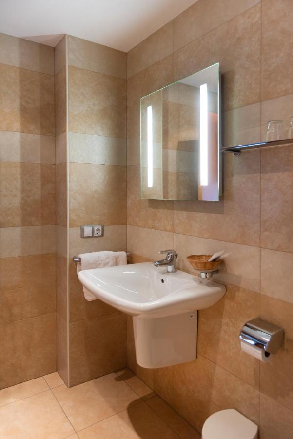Aparthotel Iceberg Sant Julia de Loria Ngoại thất bức ảnh